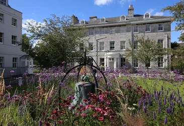 Casa de los Almirantes en la plaza del antiguo Hospital Naval Real, Plymouth